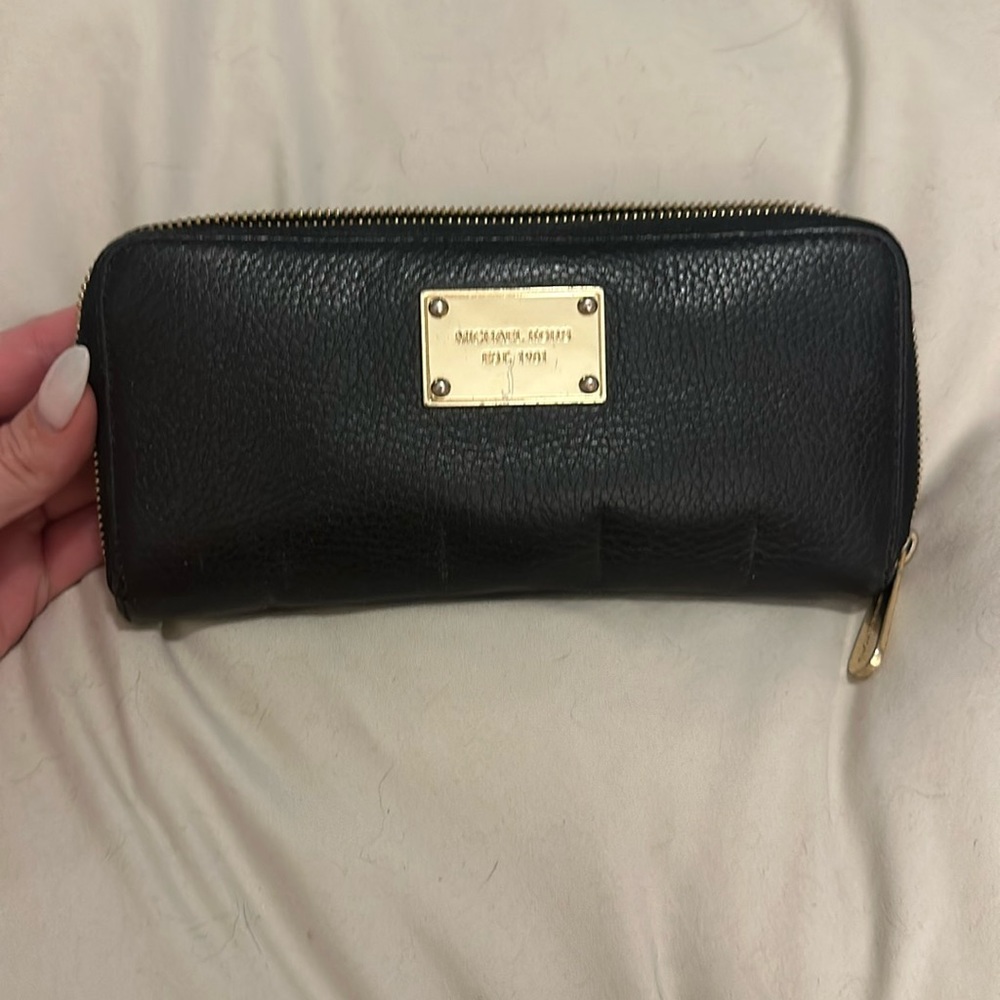 Black leather Michael Kors wallet